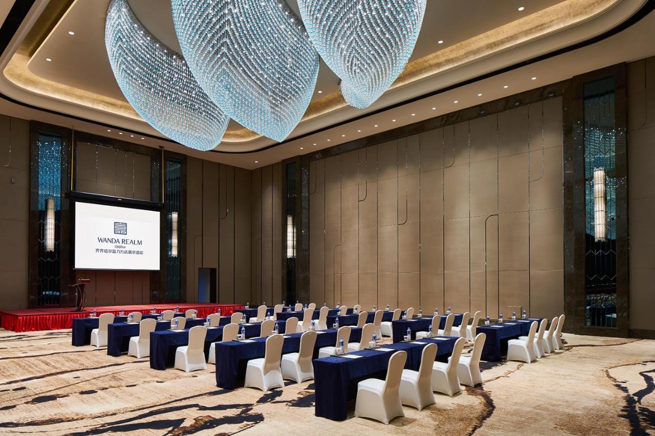 Wanda Realm Qiqihar Hotel Bagian luar foto